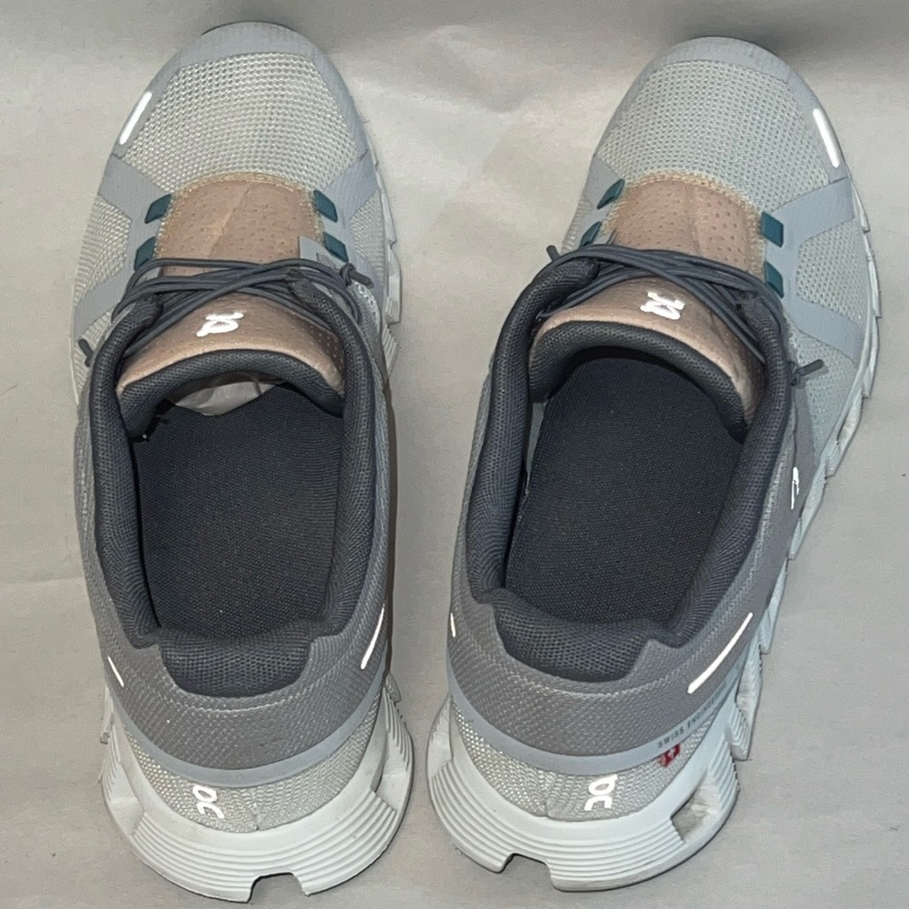 On Cloud 5 grey/white/peach – LIKE NEW - Picture 10 of 16